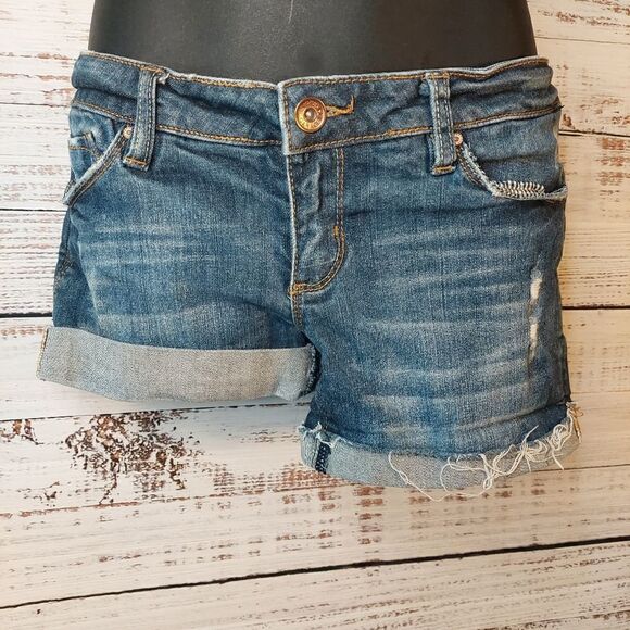 Woman's Distressed Cut Off Jeans Size 7 Shorts - Picture 6 of 16
